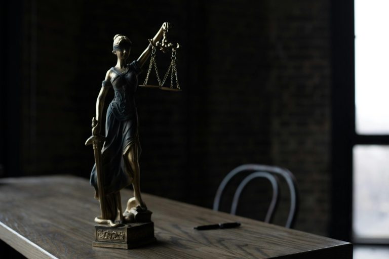 Vrouwe Justitia met weegschaal