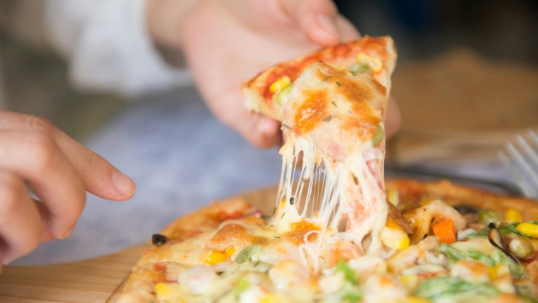 Pizza eten. Heeft de producent een aansluitverplichting?